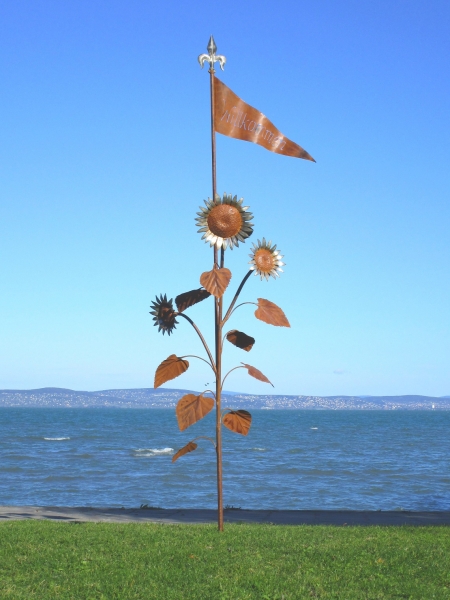 Sunflower with flag sculpture iron